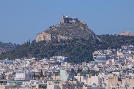 Studio With Private Terrace And View Of Acropolis! Ateny Zewnętrze zdjęcie