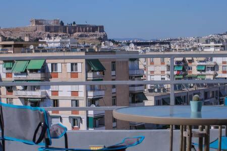Studio With Private Terrace And View Of Acropolis! Ateny Zewnętrze zdjęcie